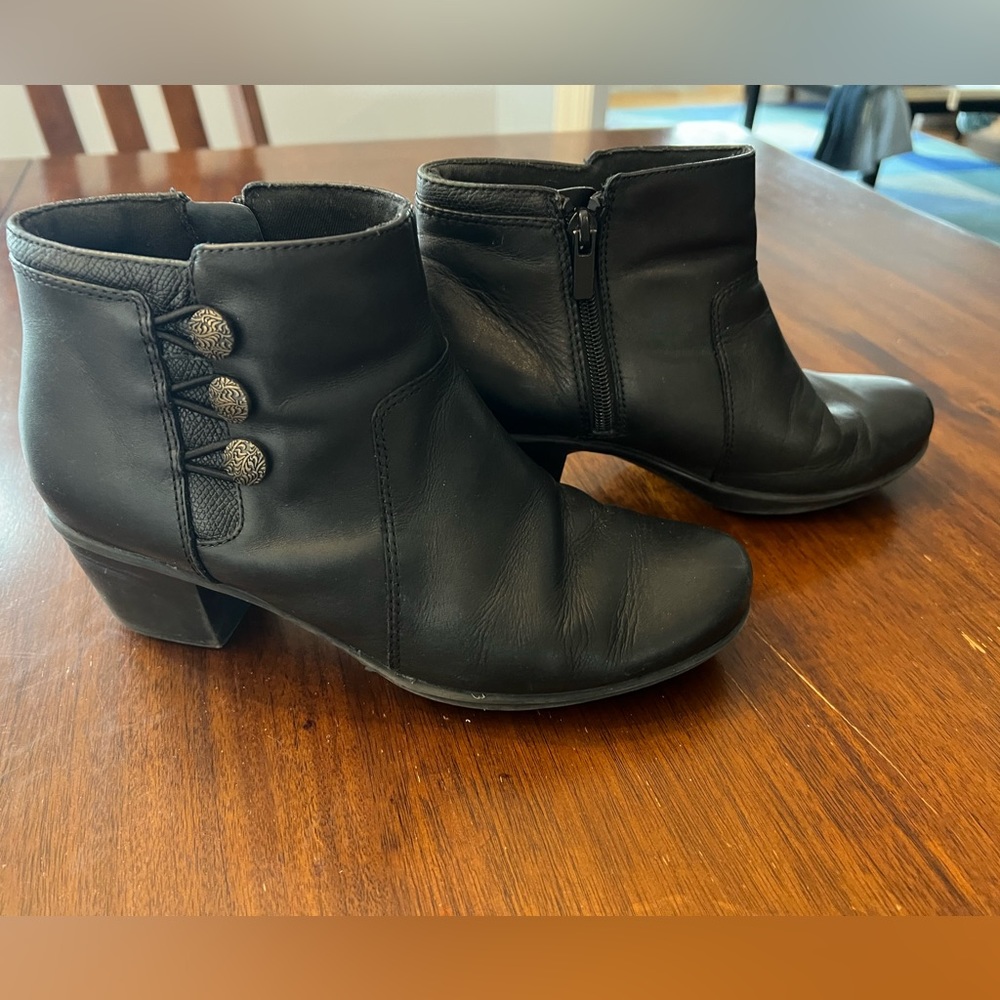 Clarks Emslie Monet Black Bootie for Women size 7